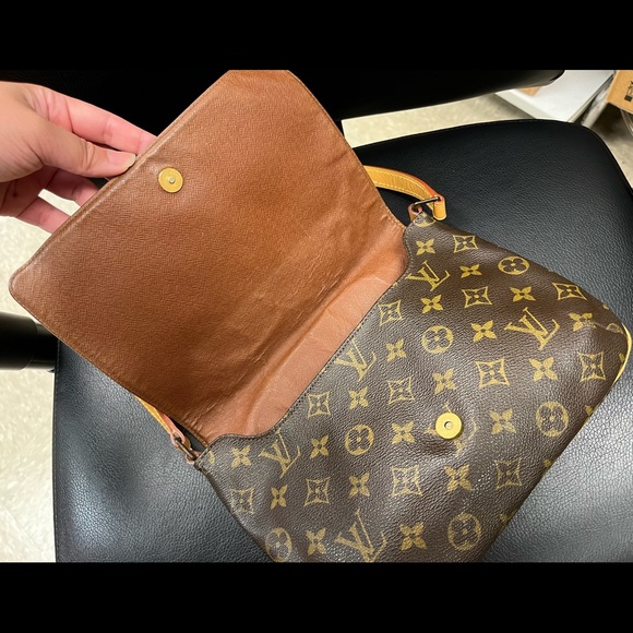 Louis Vuitton Tango w/ Long strap - Picture 9 of 16